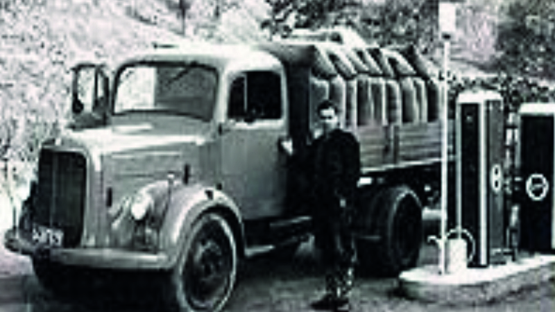 Gründer Johann Scheck mit einem der ersten Fahrzeuge