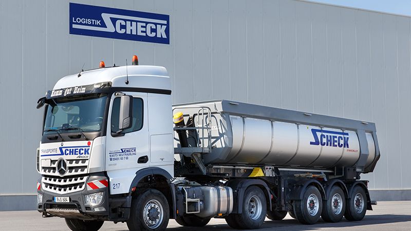 LKW für Spezialtransporte bei Scheck