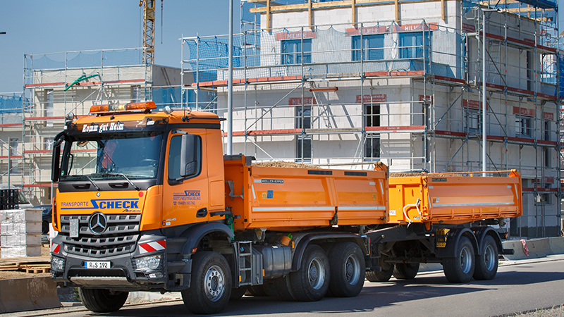 LKW für Transporte auf Baustelle