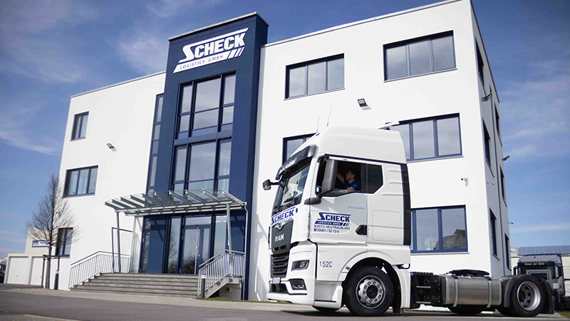 Gebäude und LKW von SCHECK Logistics GmbH